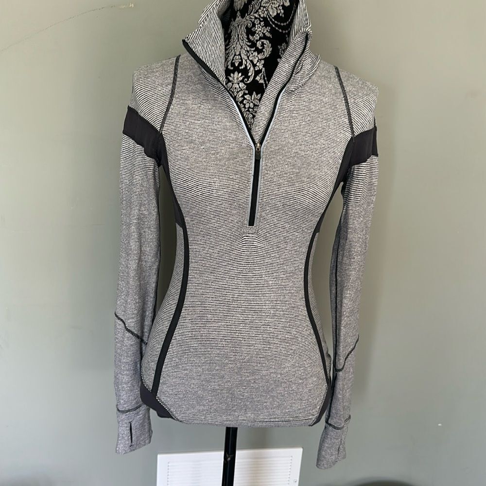 Lululemon size 4 1/2 zip long sleeve